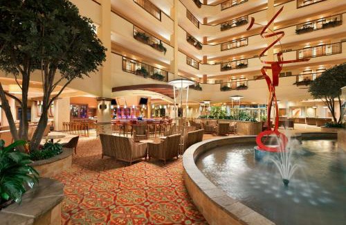 Norman Hotel | Modern Embassy Suites by Hilton Norman with Pool & Amenities