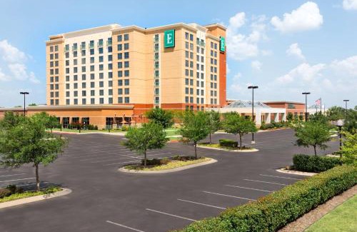 Norman Hotel | Modern Embassy Suites by Hilton Norman with Pool & Amenities