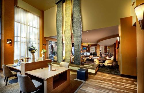 Paradise Village Corporate Center Hotel | Pet-Friendly Embassy Suites in Scottsdale with Pool & Dining