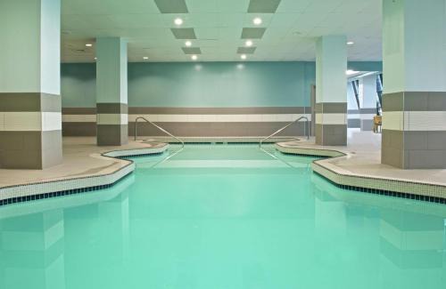 Tigard Hotel | Premier Embassy Suites by Hilton Portland with Spa & Pool