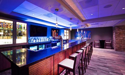 Tigard Hotel | Premier Embassy Suites by Hilton Portland with Spa & Pool