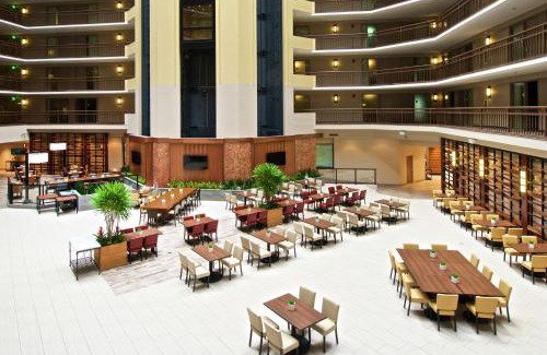 Tigard Hotel | Premier Embassy Suites by Hilton Portland with Spa & Pool