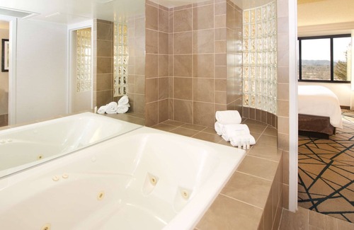 Tigard Hotel | Relax at Embassy Suites by Hilton Portland Washington Square