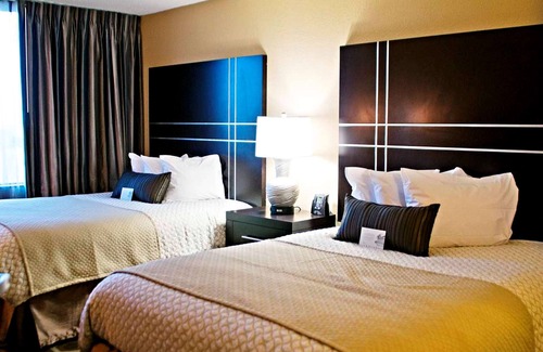Bridgeton Hotel | Comfortable Stay at Embassy Suites by Hilton St. Louis Airport