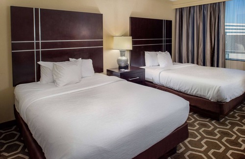 Bridgeton Hotel | Comfortable Stay at Embassy Suites by Hilton St. Louis Airport
