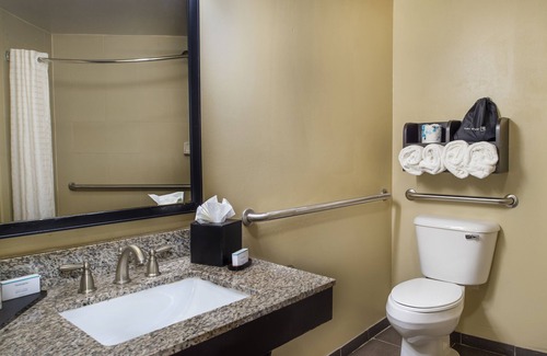 Bridgeton Hotel | Comfortable Stay at Embassy Suites by Hilton St. Louis Airport
