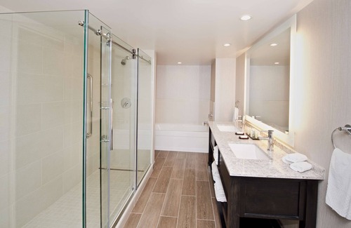 East Lake Hills Hotel | Eco-Friendly Embassy Suites by Hilton Seattle Bellevue