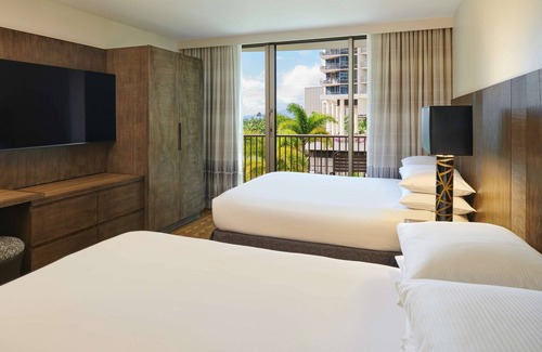Waikiki Resort | Elegant Embassy Suites by Hilton Waikiki with Pool & Spa