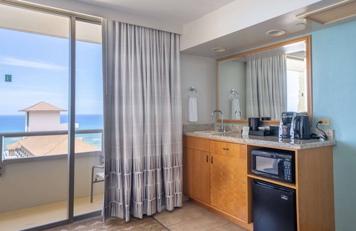 Waikiki Resort | Elegant Embassy Suites by Hilton Waikiki with Pool & Spa