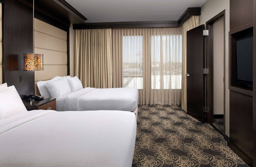 Ashley Oaks Hotel | Indulgent Embassy Suites by Hilton Knoxville West Awaits