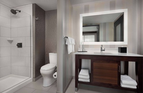 Ashley Oaks Hotel | Indulgent Embassy Suites by Hilton Knoxville West Awaits