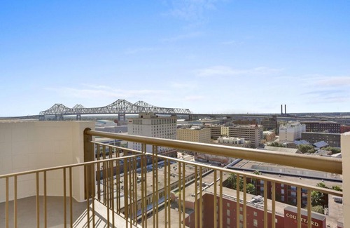 Central Business District Hotel | Pet-Friendly Embassy Suites near New Orleans Convention Center