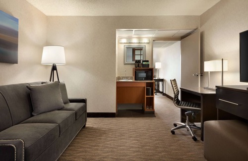 Wheatland Hotel | Discover Embassy Suites by Hilton Oklahoma City Airport