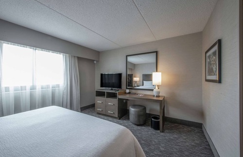 Schaumburg Hotel | Family-Friendly Embassy Suites in Schaumburg with Pool & Spa