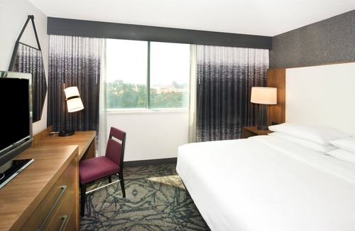 Contra Costa Centre Hotel | Relax at Embassy Suites by Hilton Walnut Creek with Pool & Spa