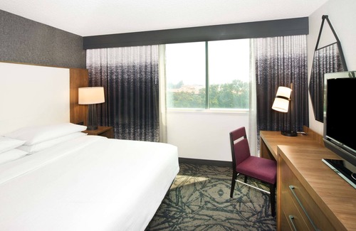 Contra Costa Centre Hotel | Relax at Embassy Suites by Hilton Walnut Creek with Pool & Spa
