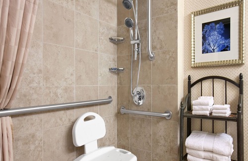 Contra Costa Centre Hotel | Relax at Embassy Suites by Hilton Walnut Creek with Pool & Spa
