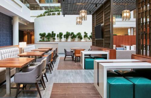 West End Hotel | Explore Embassy Suites by Hilton Washington D.C. Georgetown