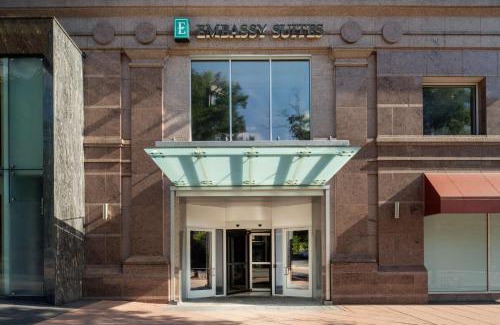 Friendship Heights Hotel | Relax at Embassy Suites by Hilton Chevy Chase Pavilion