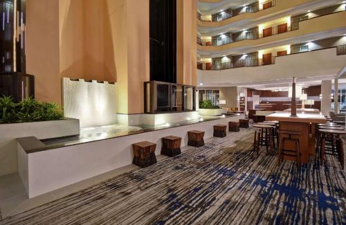 Charleston Hotel | Pet-Friendly Embassy Suites Charleston with Pool & Dining
