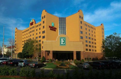Charlotte Hotel | Indulge in Comfort at Embassy Suites Charlotte