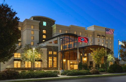 Twin Brook Hotel | Pet-Friendly Embassy Suites Chattanooga with Pool & Breakfast