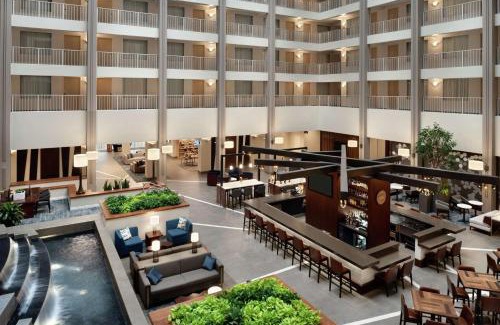 Covington Hotel | Relaxing Riverfront Getaway at Embassy Suites Cincinnati