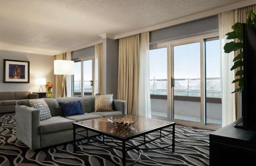 Covington Hotel | Relaxing Riverfront Getaway at Embassy Suites Cincinnati