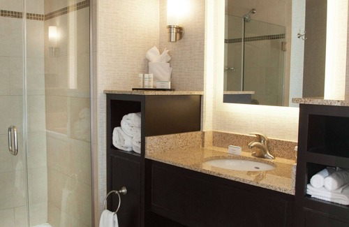 Northeast Columbus Hotel | Experience Comfort at Embassy Suites Columbus-Airport