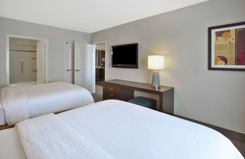 Northeast Columbus Hotel | Experience Comfort at Embassy Suites Columbus-Airport