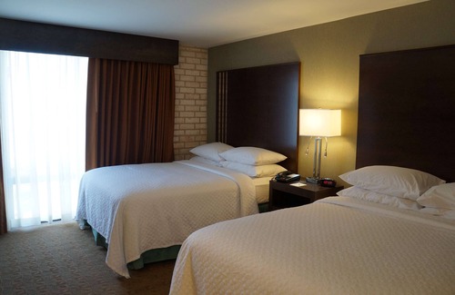 South Side Hotel | Relax at Embassy Suites Corpus Christi With Pool & Spa