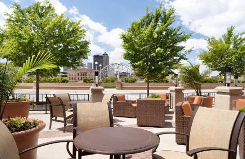 Downtown Des Moines Hotel | Discover Embassy Suites Des Moines Downtown with Pool & Pets