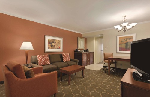 Centennial Hotel | Discover Embassy Suites Hotel Denver Tech Center - Family-Friendly Retreat