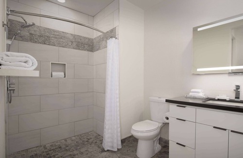 Village Hotel | Relax at Embassy Suites La Quinta Hotel & Spa with Top Amenities