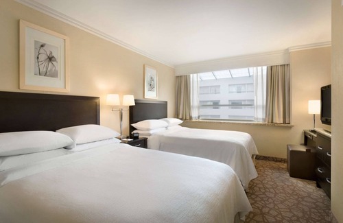 Downtown Hotel | Discover Embassy Suites Glendale: Pool, Spa & Family-Friendly