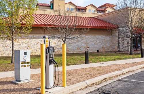 San Marcos Hotel | Pet-Friendly Embassy Suites by Hilton San Marcos Conference Center