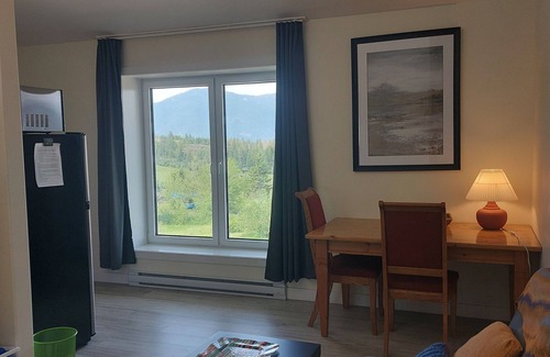 Central Kootenay House | Experience Serenity Between Selkirk and Purcell Mountains