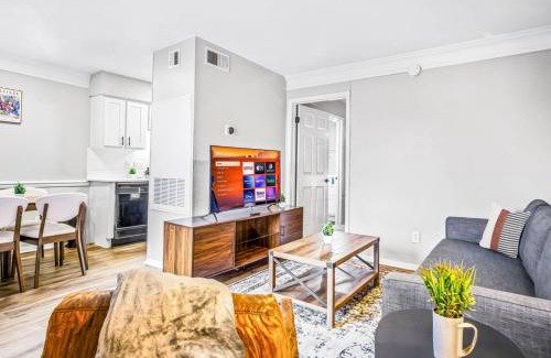 Brentwood Apartment | Embrace Austins Vibrant Heart Elegant 1BR Haven