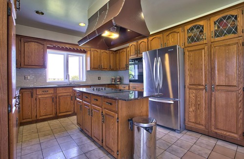 Halton Regional Municipality Villa | Budget-Friendly Retreat Between Toronto & Niagara Falls