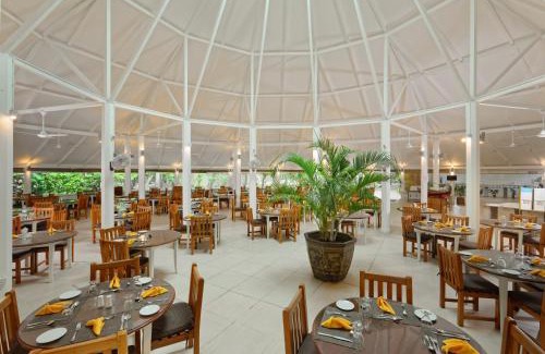 Emboodhoo Resort | Discover Paradise at Embudu Village Resort with Ocean Views