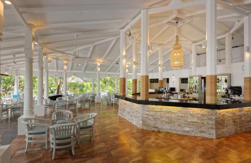 Emboodhoo Resort | Discover Paradise at Embudu Village Resort with Ocean Views