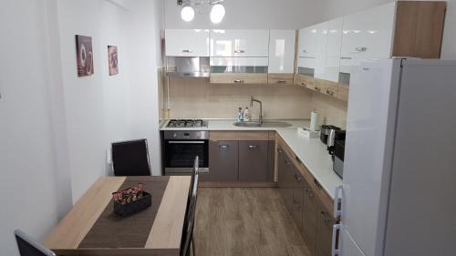 Tractorul Apartment | Top-Rated Eme Apartments 2: Family-Friendly & Accessible