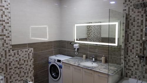 Tractorul Apartment | Top-Rated Eme Apartments 2: Family-Friendly & Accessible