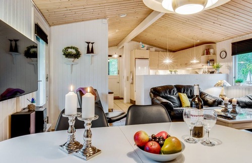 Sønder Vorupør House | Cozy Oceanfront Escape at Emeline with Spa & Breakfast