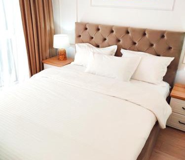 Oradea Apartment | Premier Emerald Apartment with Pool in Arena Oradea