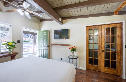 Tahoe Island Hotel | Discover Emerald Bay Lodge: Pet-Friendly & Family-Focused Stay
