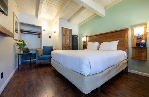 Tahoe Island Hotel | Discover Emerald Bay Lodge: Pet-Friendly & Family-Focused Stay