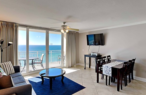 Panama City Beach Condo | Emerald Beach #1629: Ocean Views, On-Site Dining & More!
