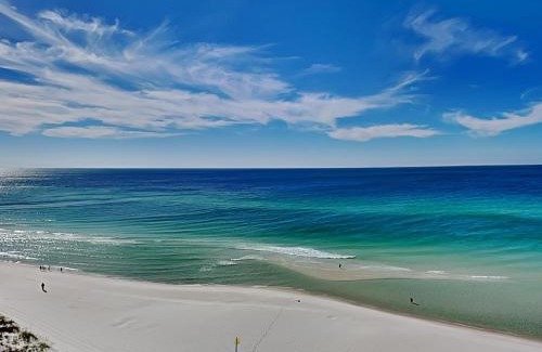 Panama City Beach Apartment | Emerald Beach #1028: Oceanfront Bliss with Top Amenities