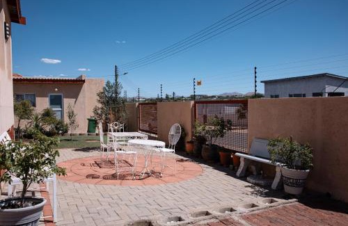 Windhoek West Bed & Breakfast | Welcoming Emerald Bed&Breakfast: Perfect for Families